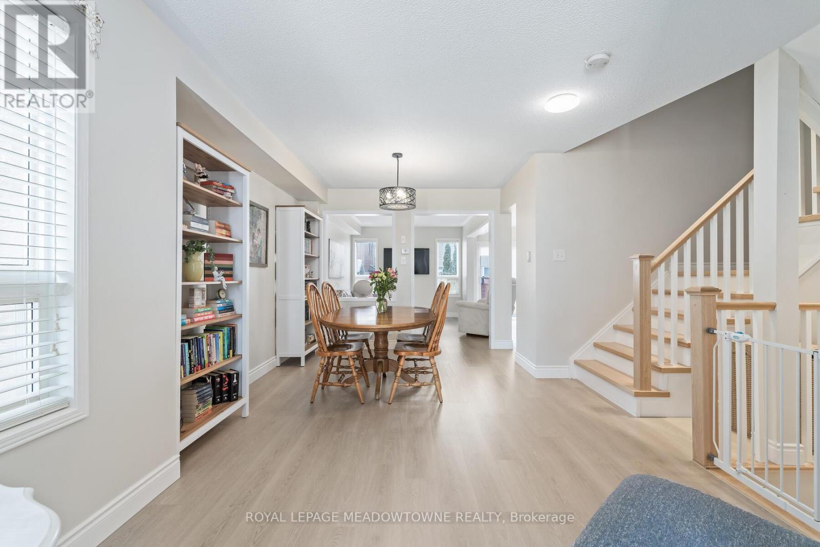 99 Snowberry Crescent, Halton Hills (Georgetown), Ontario  L7G 6M8 - Photo 7 - W12782330