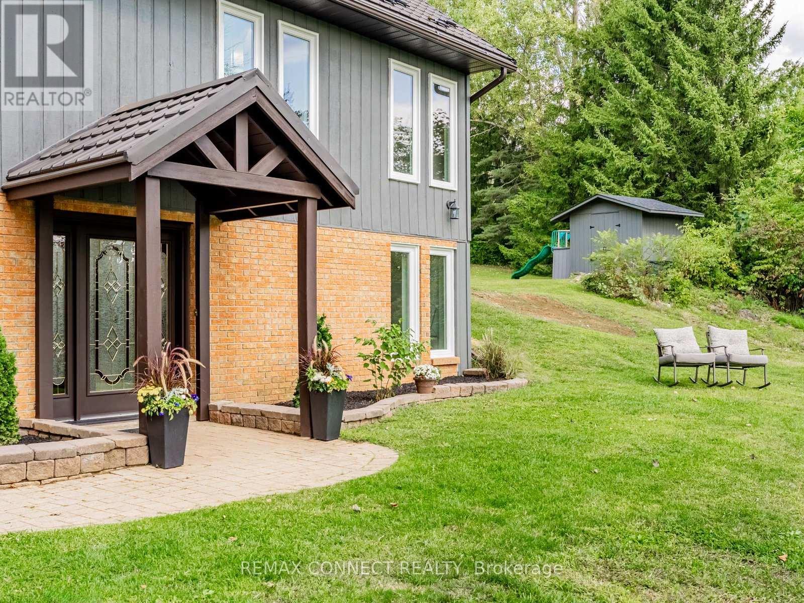 11215 Amos Drive, Milton (Brookville/haltonville), Ontario  L0P 1B0 - Photo 2 - W12782348