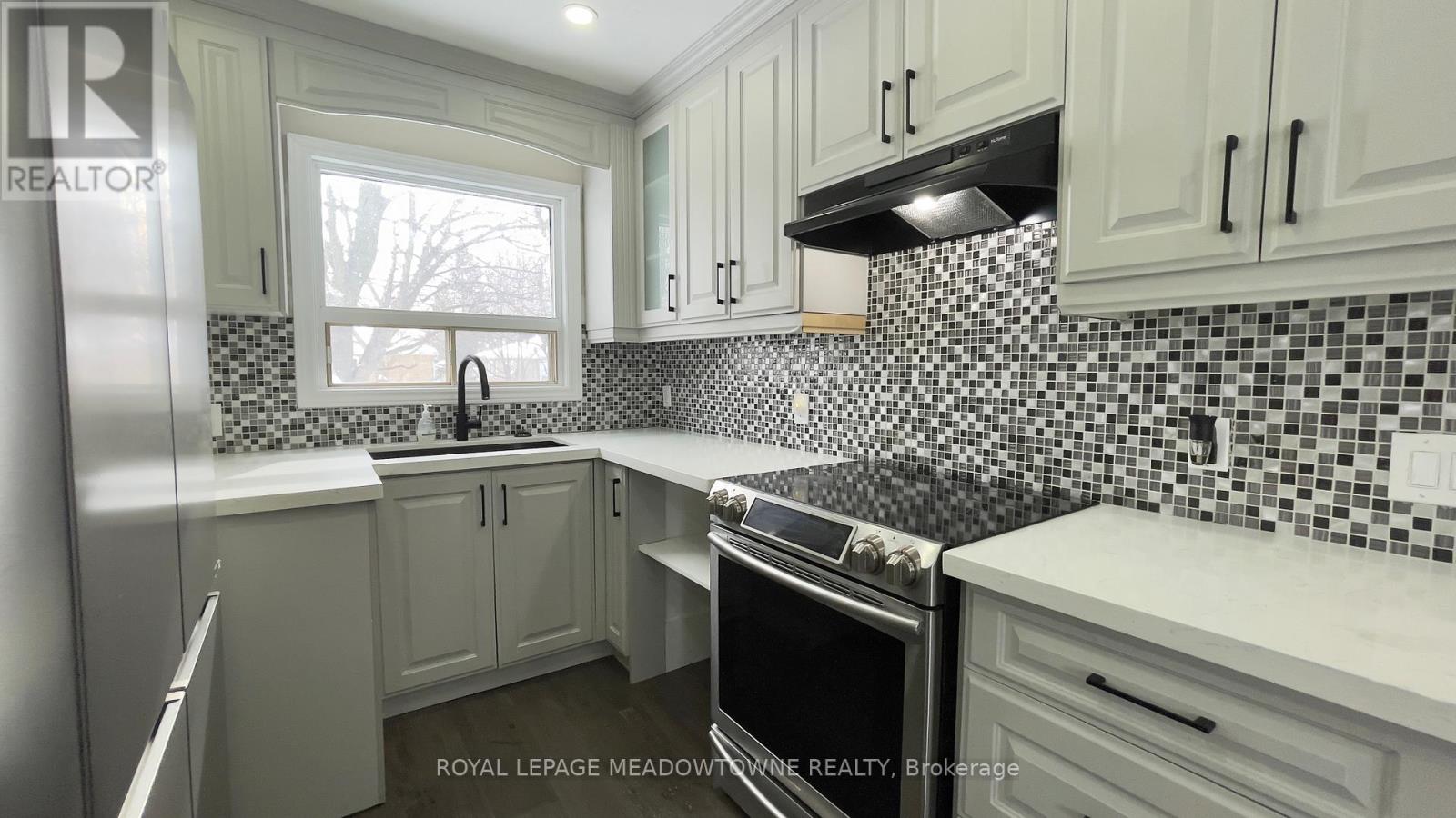 Main - 4 Keats Avenue, Halton Hills (Georgetown), Ontario  L7G 1T4 - Photo 10 - W12784004