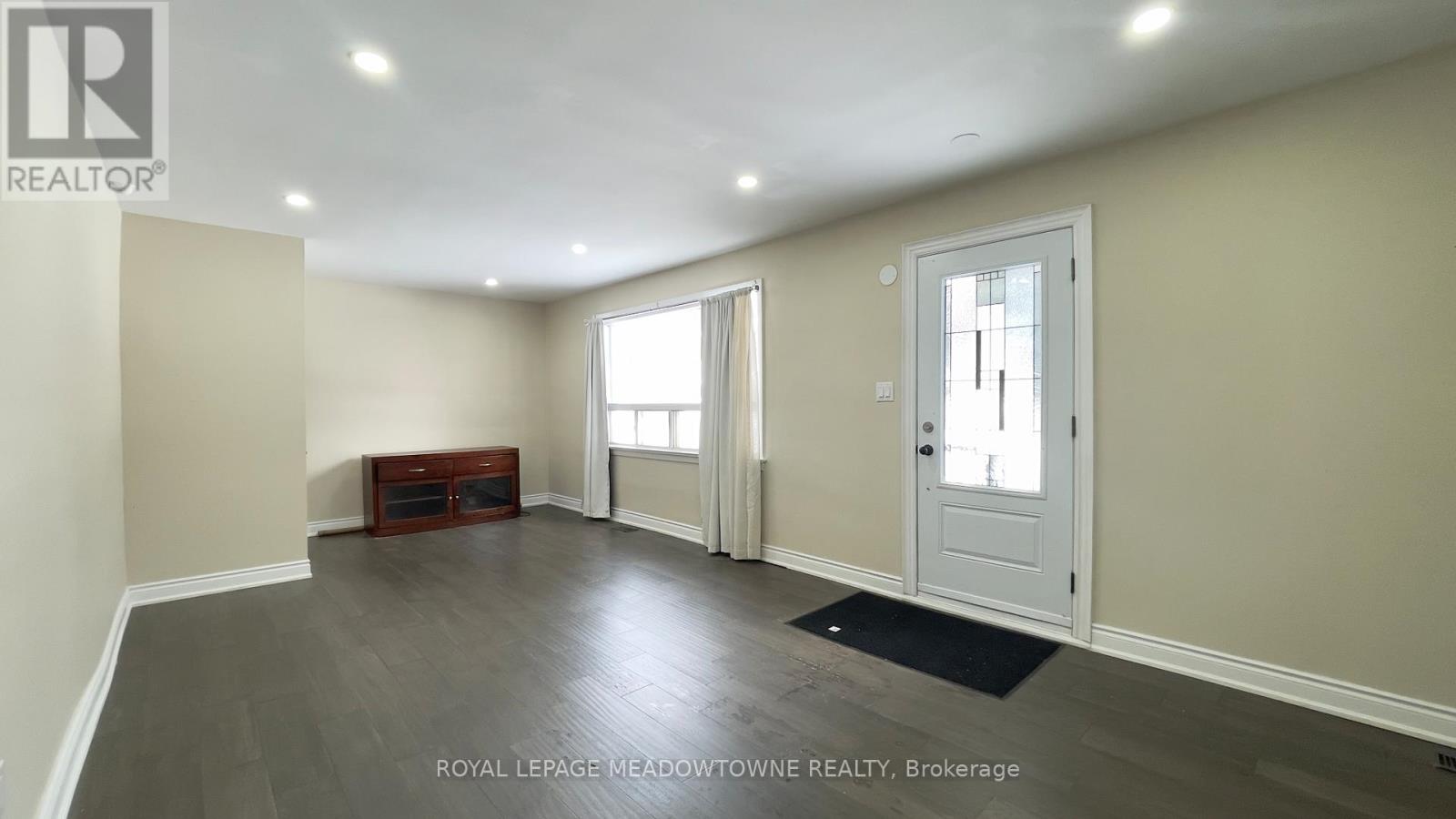 Main - 4 Keats Avenue, Halton Hills (Georgetown), Ontario  L7G 1T4 - Photo 3 - W12784004