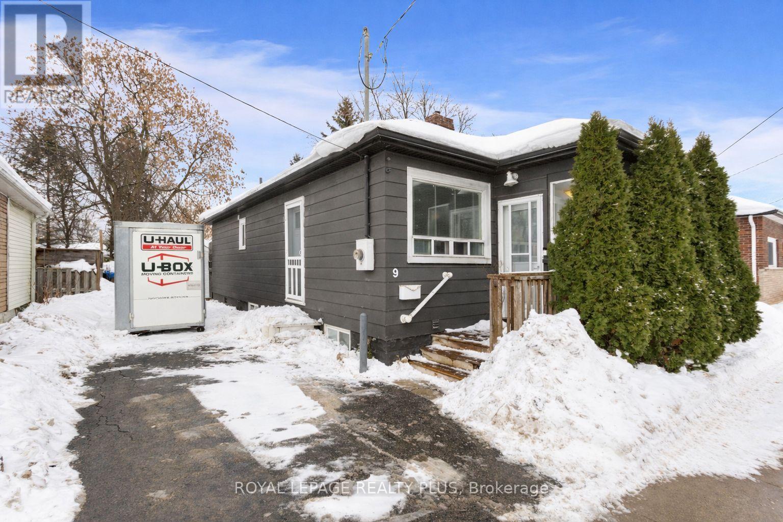 9 Ewing Street, Halton Hills (Georgetown), Ontario  L7G 2P6 - Photo 1 - W12785078