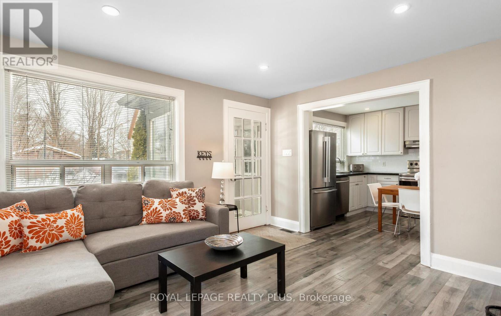 9 Ewing Street, Halton Hills (Georgetown), Ontario  L7G 2P6 - Photo 7 - W12785078