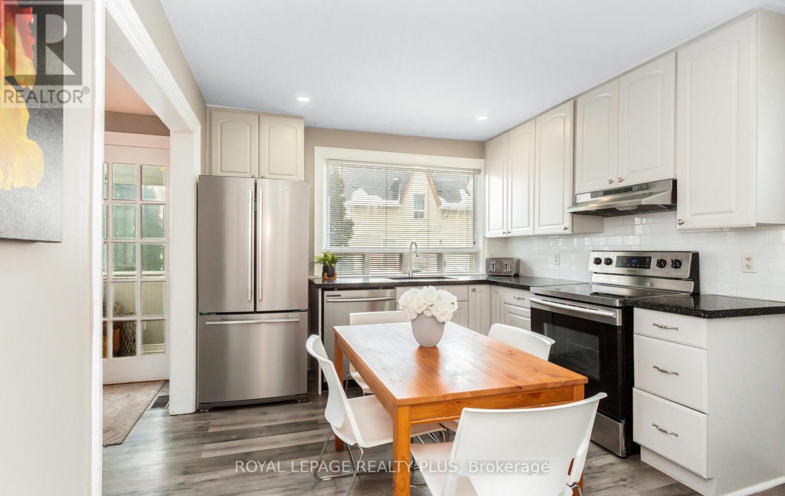 9 Ewing Street, Halton Hills (Georgetown), Ontario  L7G 2P6 - Photo 8 - W12785078