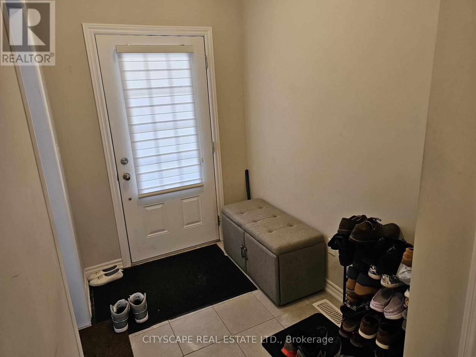 25 Braida Lane, Halton Hills (Ac Acton), Ontario  L7J 0B7 - Photo 3 - W12786336