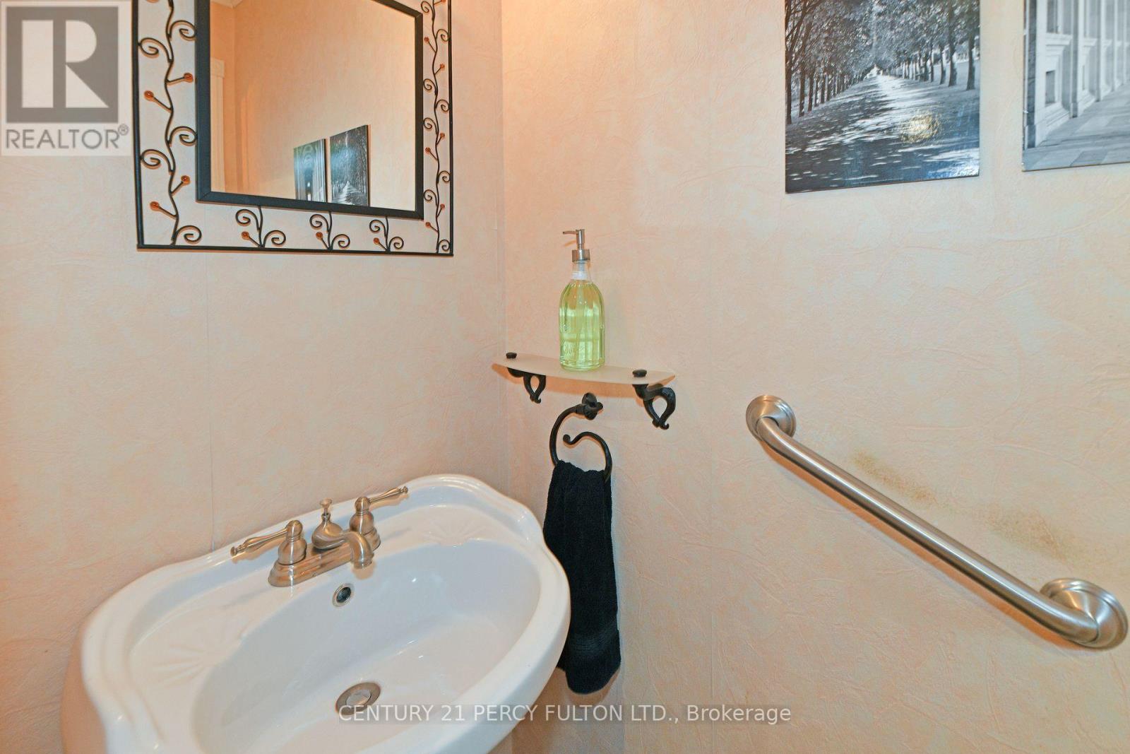 10208 Tenth Line, Halton Hills (Georgetown), Ontario  L0P 1K0 - Photo 18 - W12787732