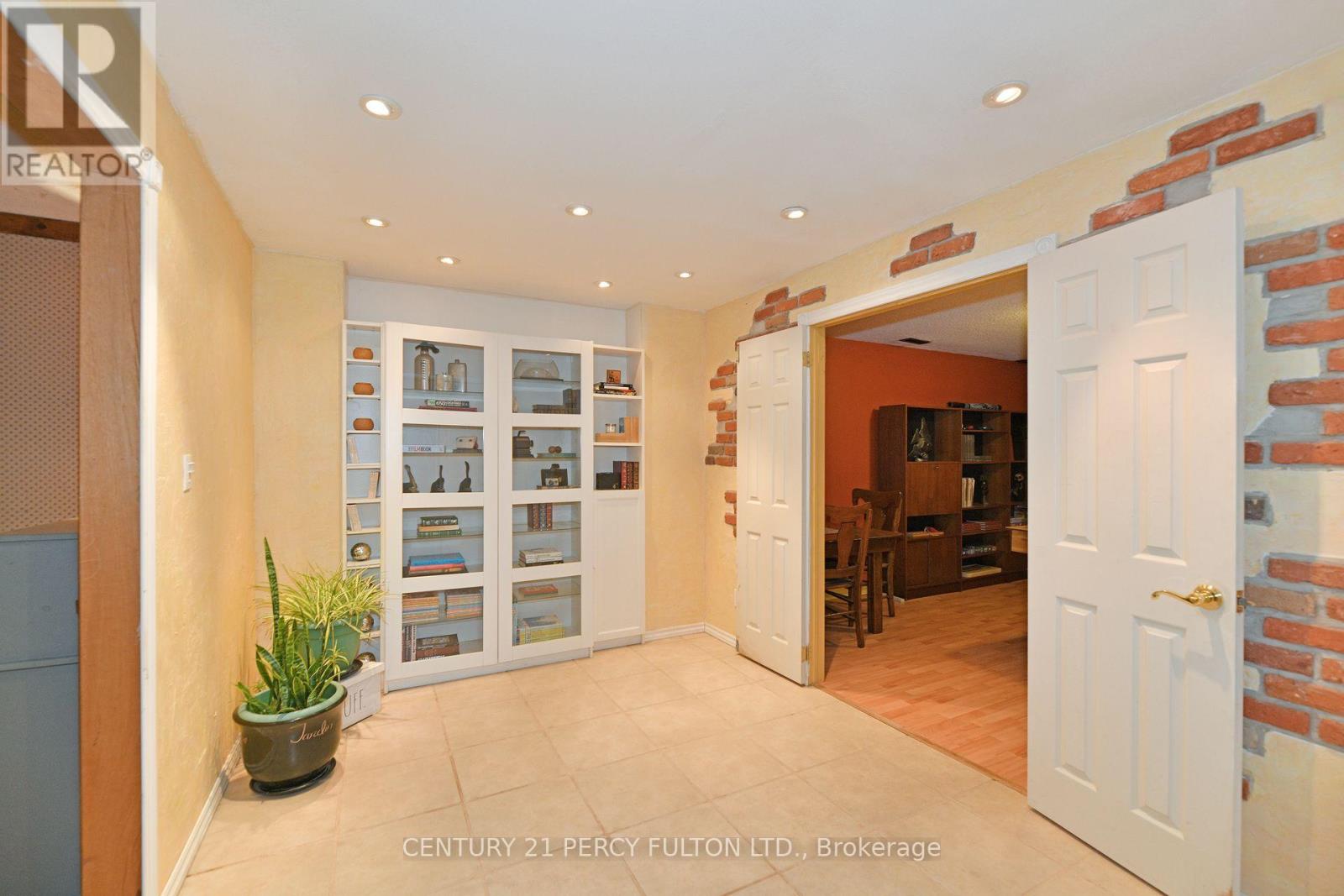 10208 Tenth Line, Halton Hills (Georgetown), Ontario  L0P 1K0 - Photo 24 - W12787732