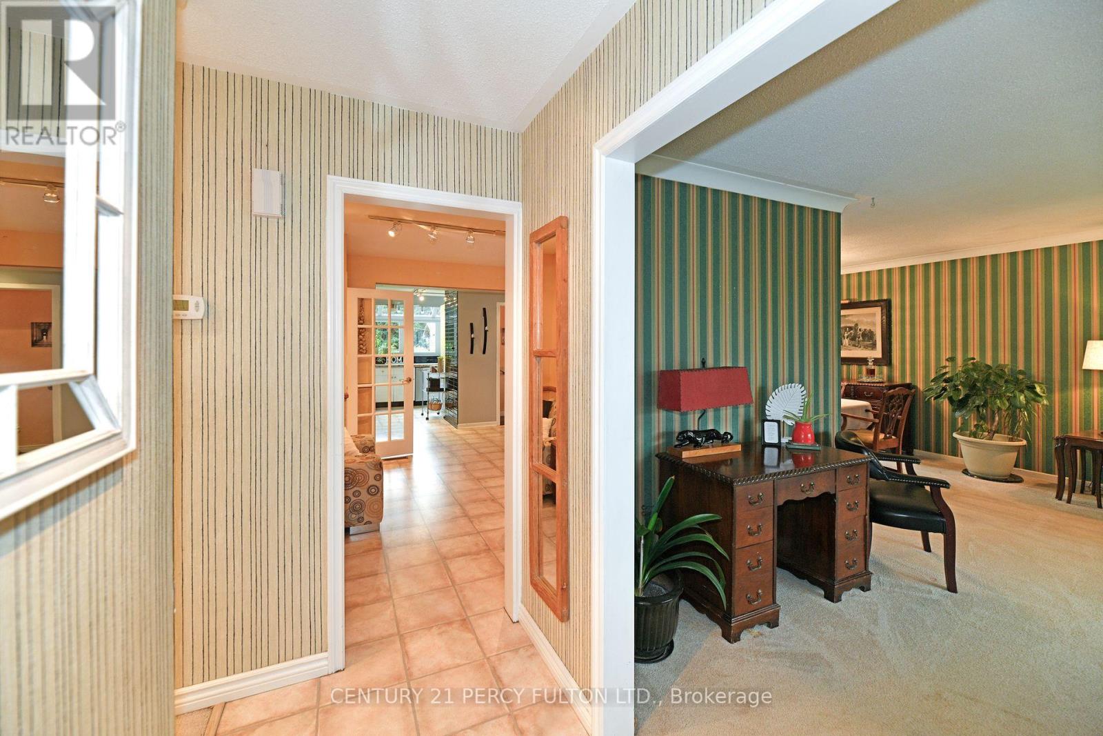 10208 Tenth Line, Halton Hills (Georgetown), Ontario  L0P 1K0 - Photo 4 - W12787732