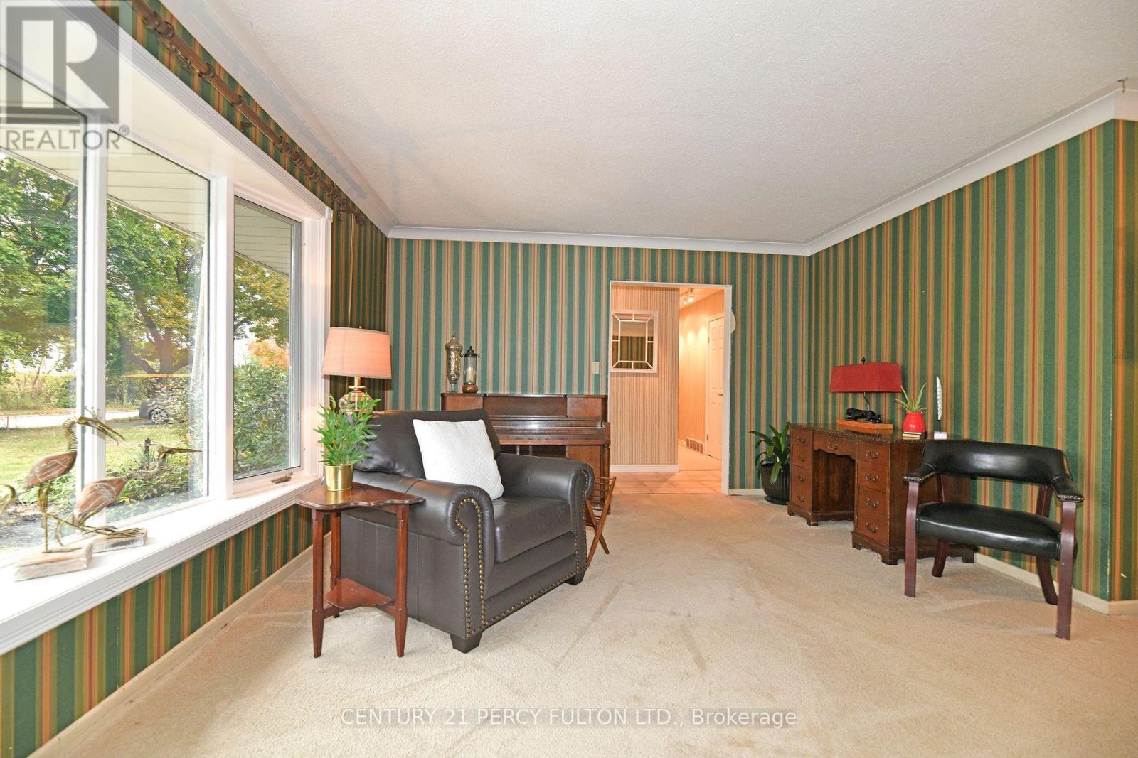 10208 Tenth Line, Halton Hills (Georgetown), Ontario  L0P 1K0 - Photo 5 - W12787732