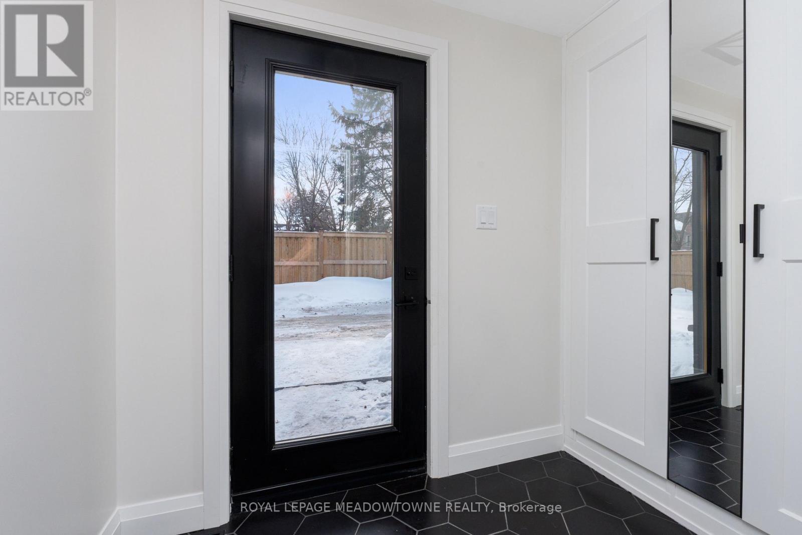 70 River Drive, Halton Hills (Georgetown), Ontario  L7G 2J2 - Photo 15 - W12791336