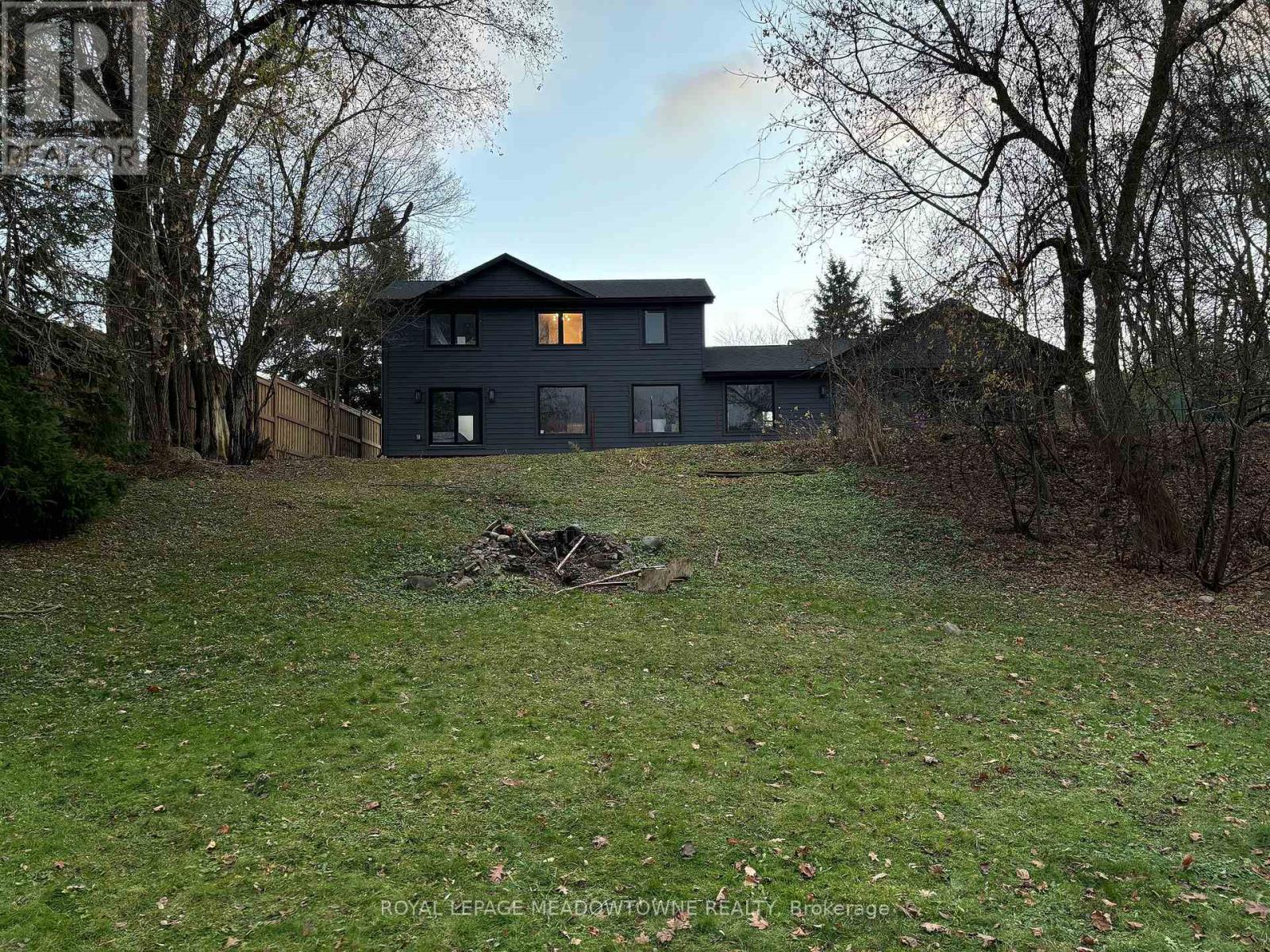 70 River Drive, Halton Hills (Georgetown), Ontario  L7G 2J2 - Photo 46 - W12791336