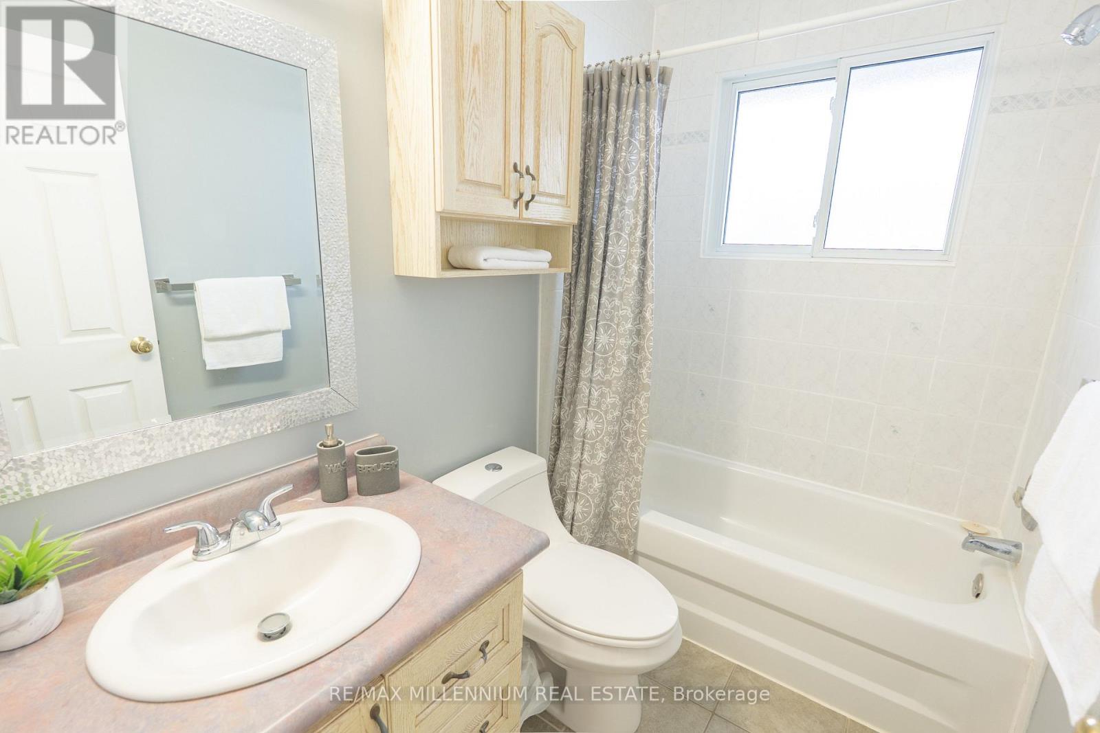 50 Stevens Crescent, Halton Hills (Georgetown), Ontario  L7G 1B6 - Photo 3 - W12793322