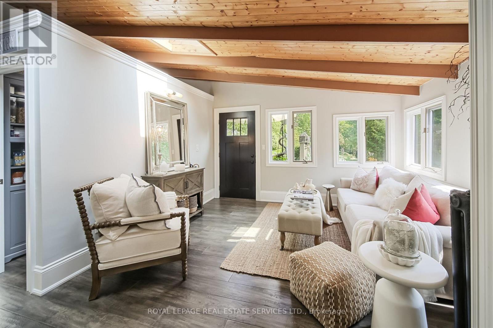 11 Main Street S, Milton (Campbellville), Ontario  L0P 1B0 - Photo 11 - W12793626