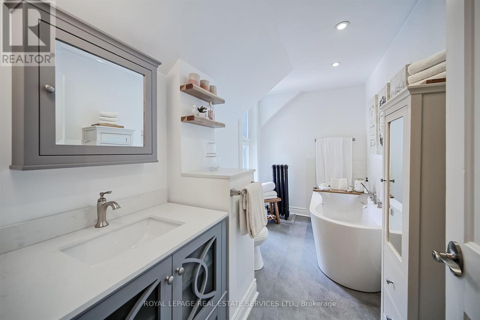 11 Main Street S, Milton (Campbellville), Ontario  L0P 1B0 - Photo 26 - W12793626