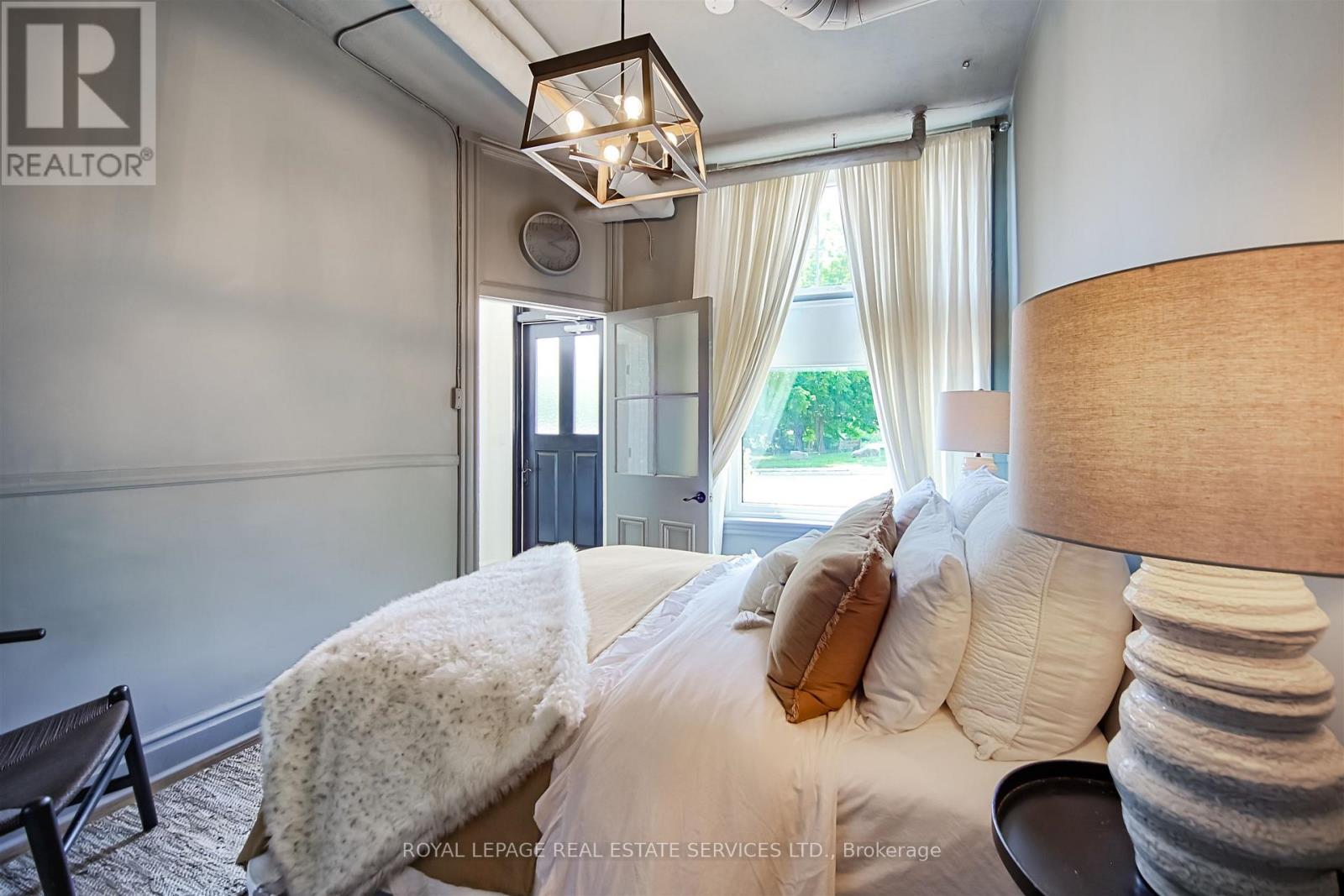 11 Main Street S, Milton (Campbellville), Ontario  L0P 1B0 - Photo 33 - W12793626