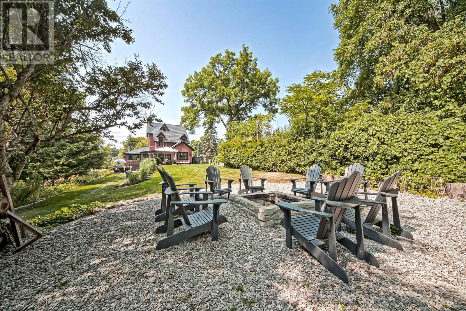 11 Main Street S, Milton (Campbellville), Ontario  L0P 1B0 - Photo 36 - W12793626