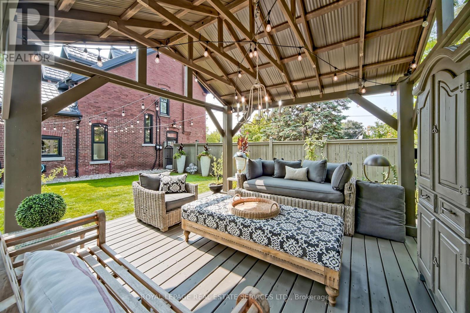 11 Main Street S, Milton (Campbellville), Ontario  L0P 1B0 - Photo 42 - W12793626