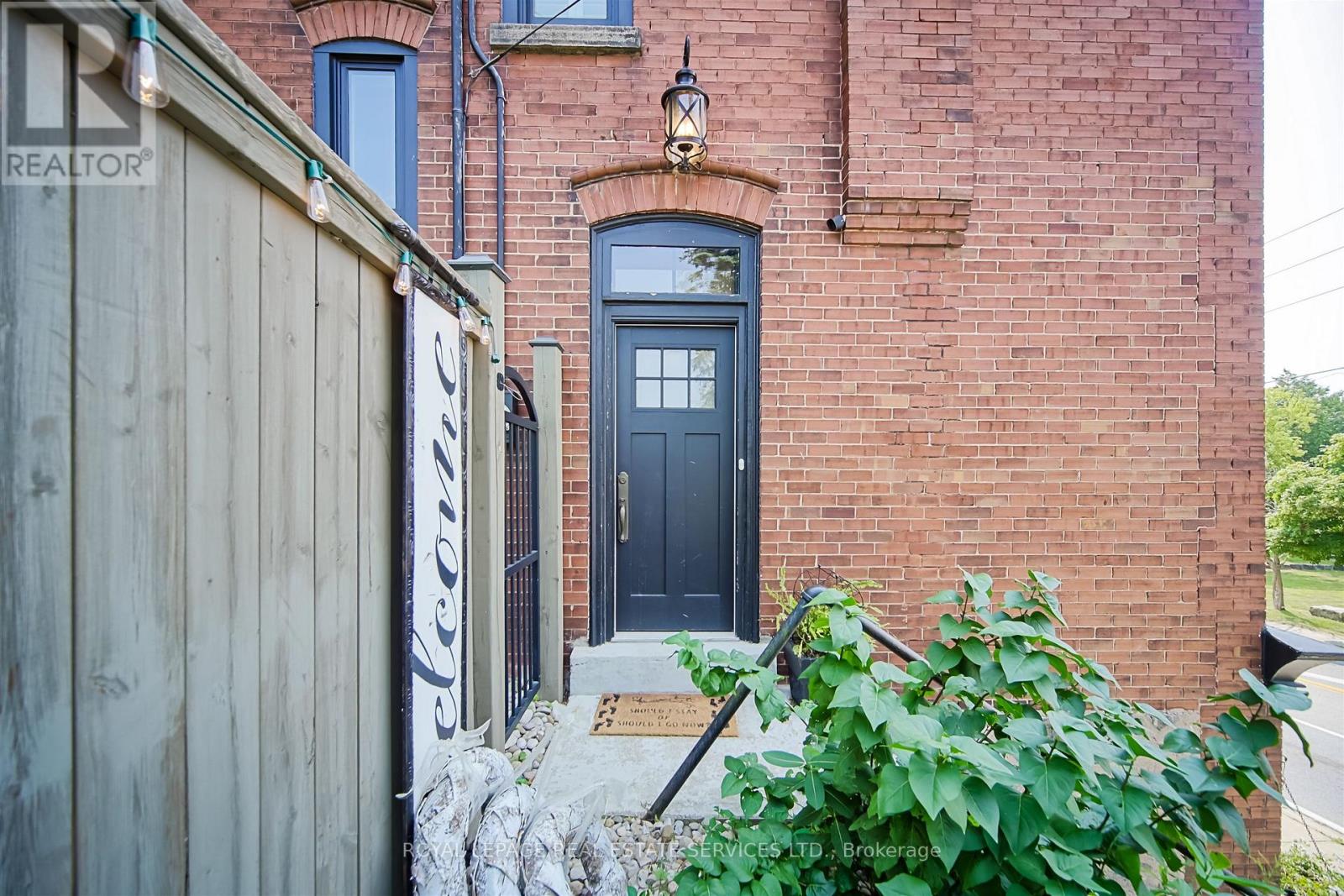 11 Main Street S, Milton (Campbellville), Ontario  L0P 1B0 - Photo 45 - W12793626