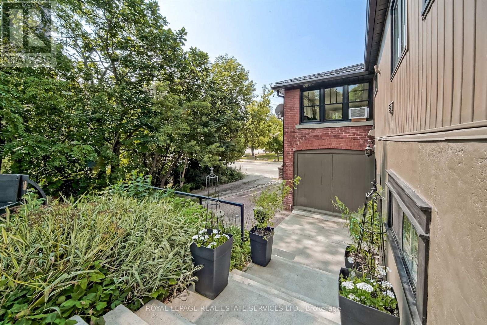 11 Main Street S, Milton (Campbellville), Ontario  L0P 1B0 - Photo 47 - W12793626