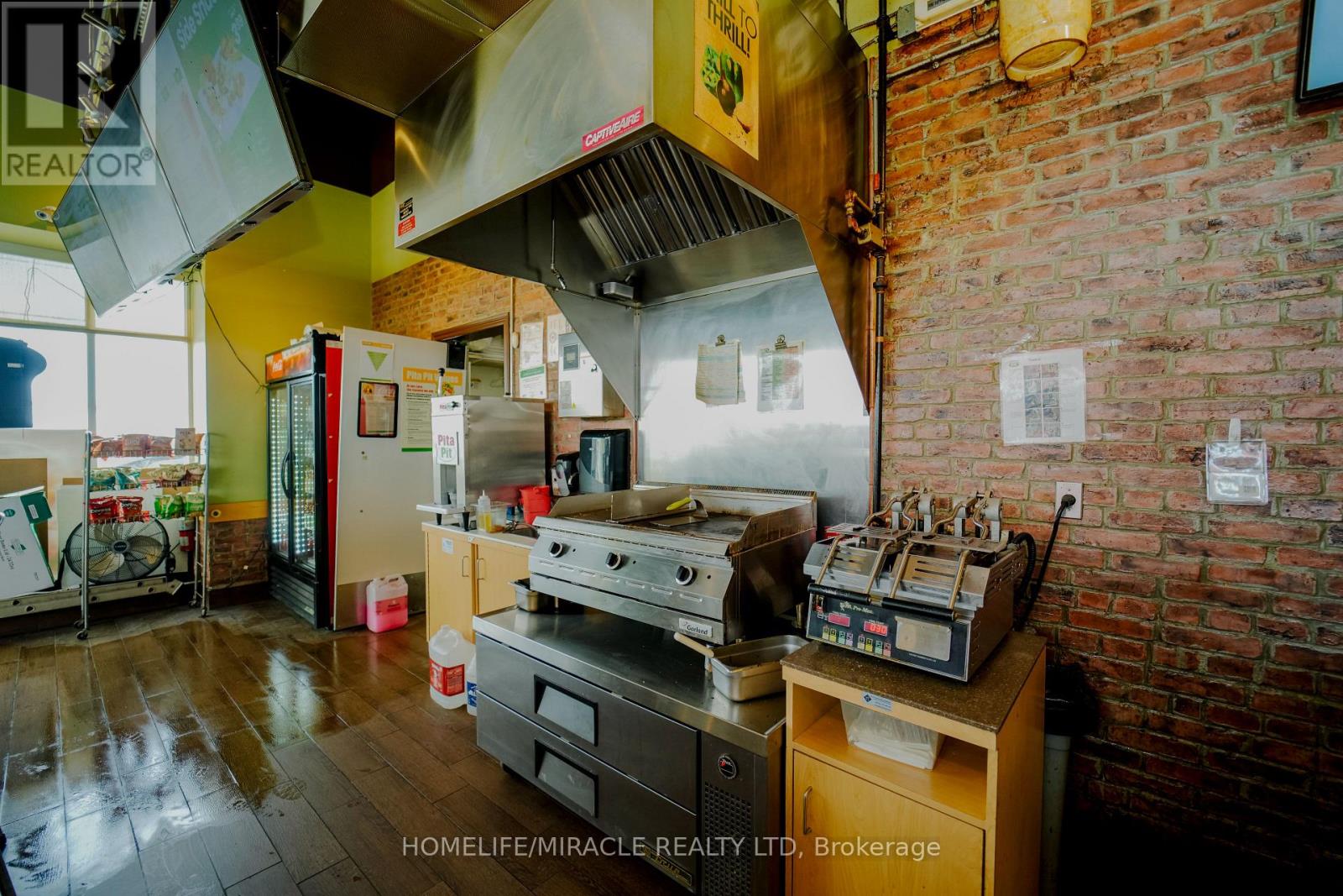 391 Queen Street, Halton Hills (Ac Acton), Ontario  L7J 0A8 - Photo 12 - W12793720