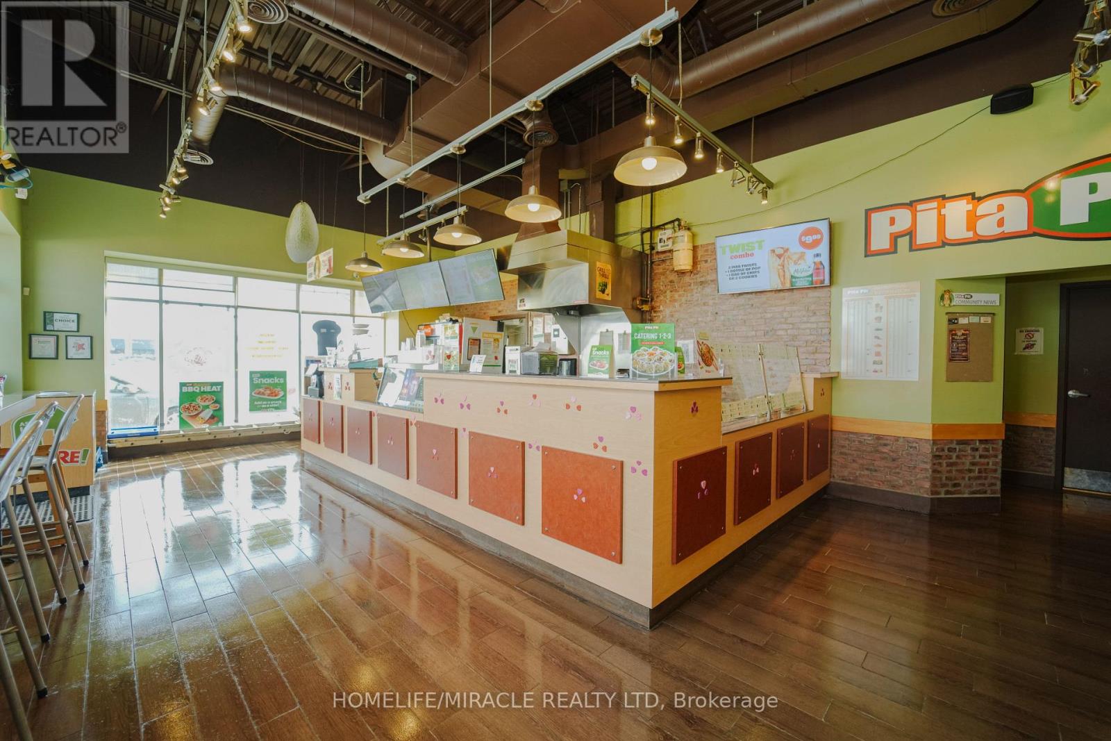 391 Queen Street, Halton Hills (Ac Acton), Ontario  L7J 0A8 - Photo 4 - W12793720