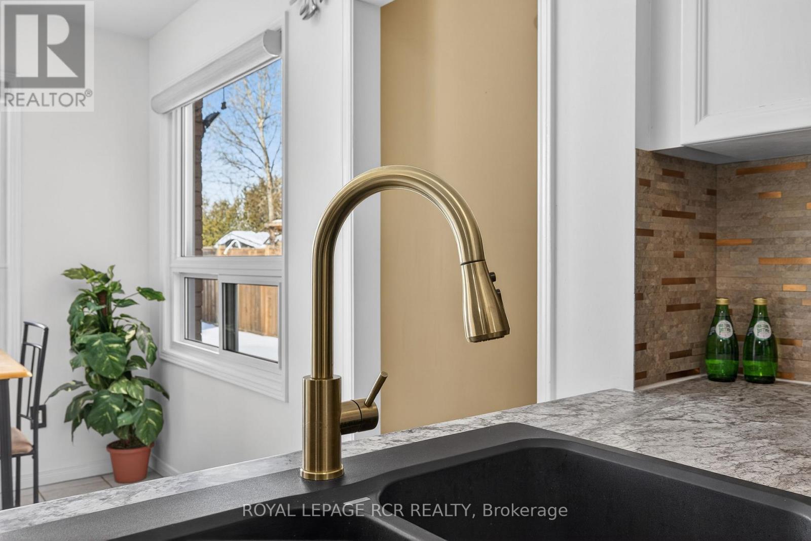 21 Webster Way, Halton Hills (Georgetown), Ontario  L7G 5J7 - Photo 10 - W12794270