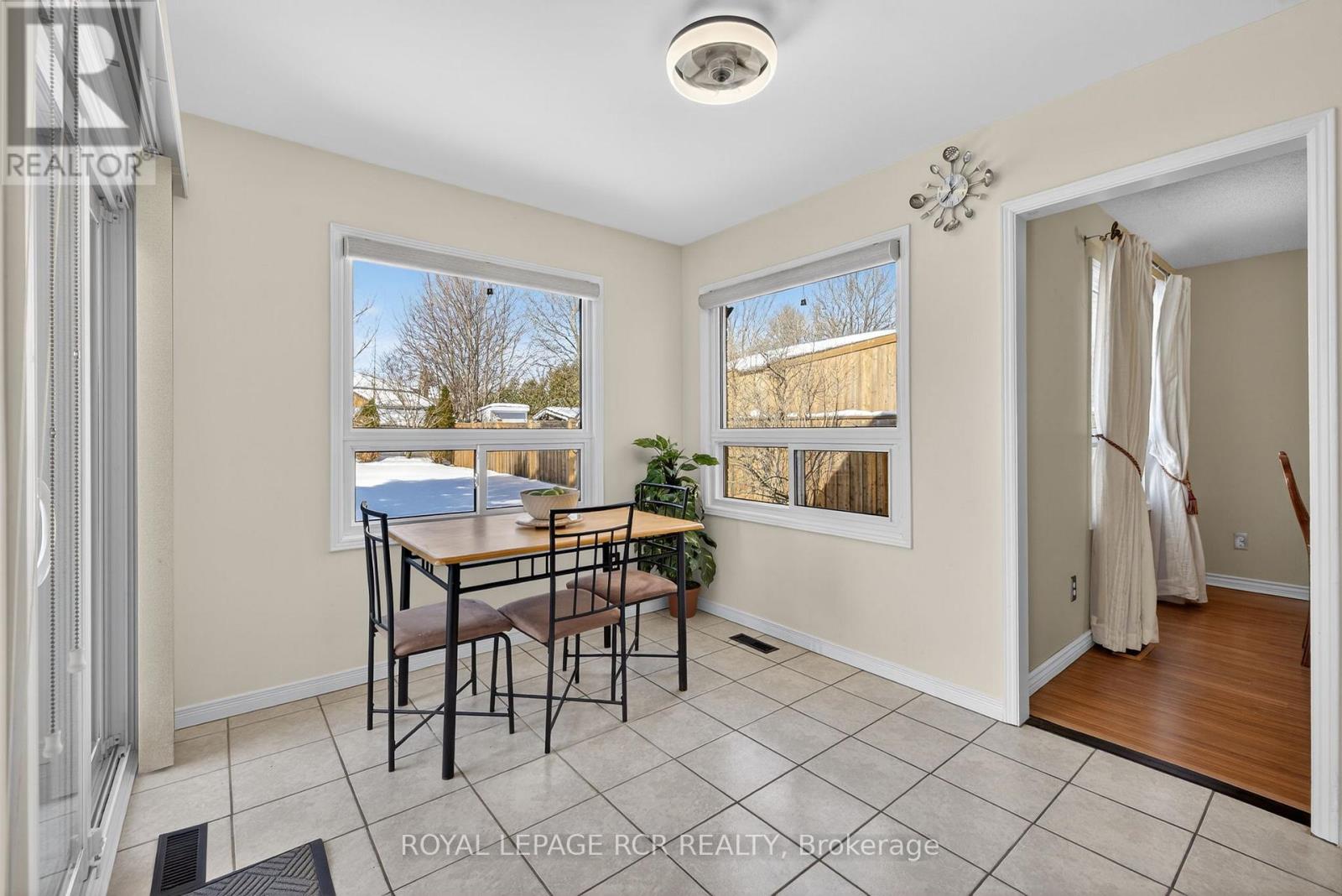 21 Webster Way, Halton Hills (Georgetown), Ontario  L7G 5J7 - Photo 11 - W12794270