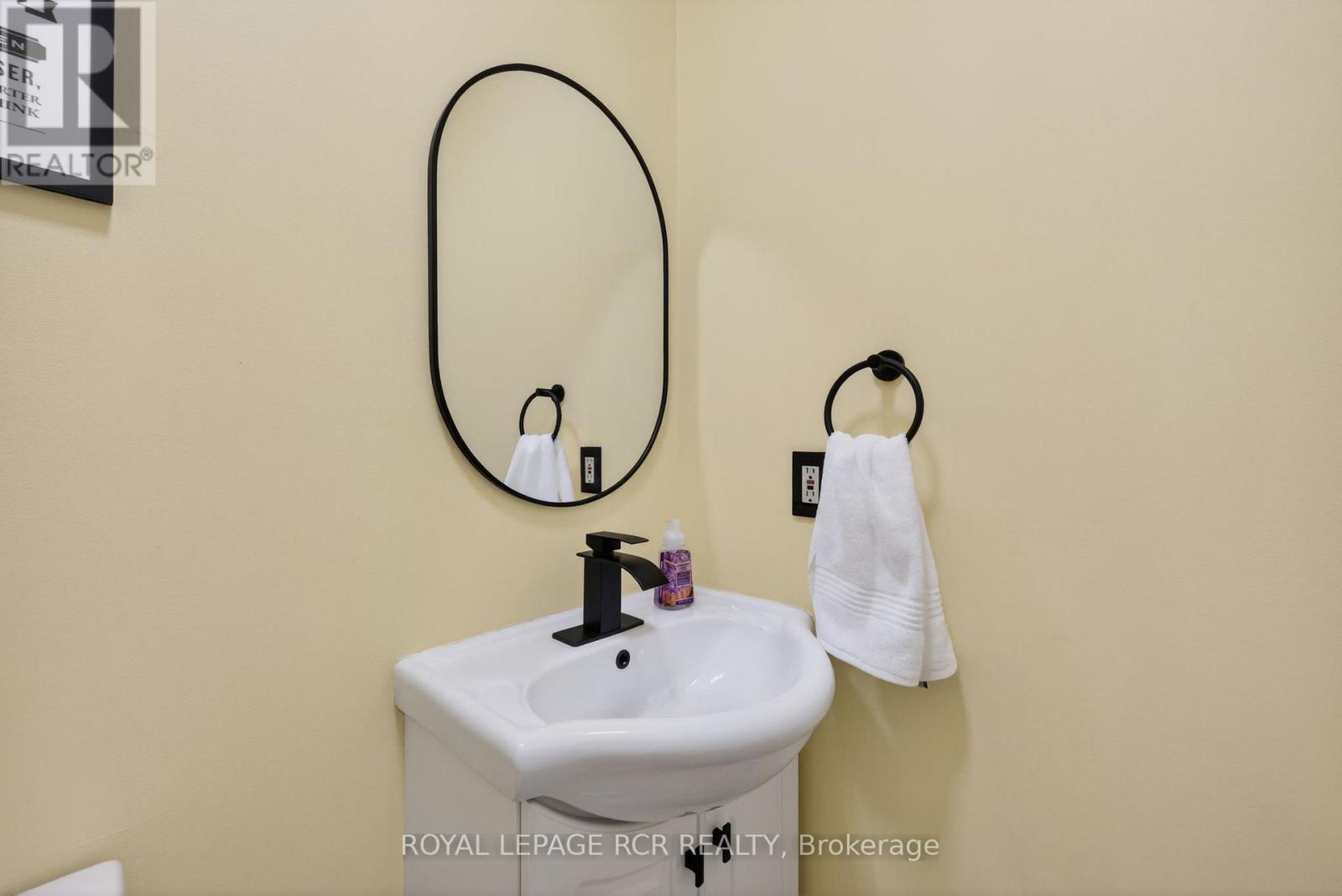 21 Webster Way, Halton Hills (Georgetown), Ontario  L7G 5J7 - Photo 18 - W12794270