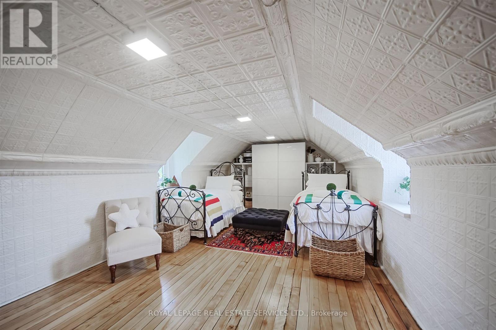 11 Main Street S, Milton (Campbellville), Ontario  L0P 1B0 - Photo 41 - W12794562