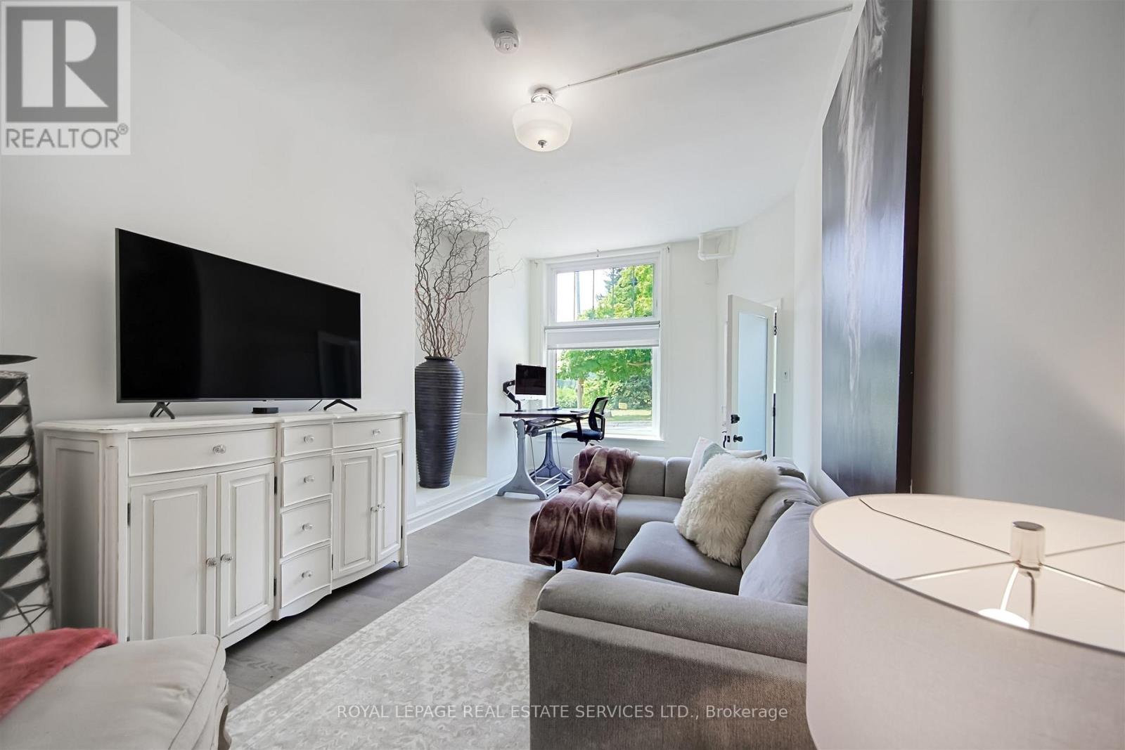 11 Main Street S, Milton (Campbellville), Ontario  L0P 1B0 - Photo 45 - W12794562