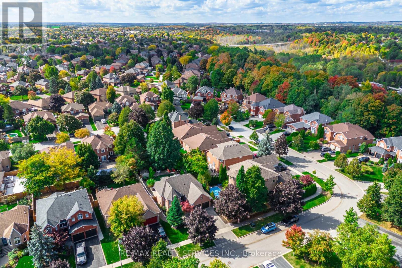 26 Hamilton Crescent, Halton Hills (Georgetown), Ontario  L7G 5R8 - Photo 2 - W12796624