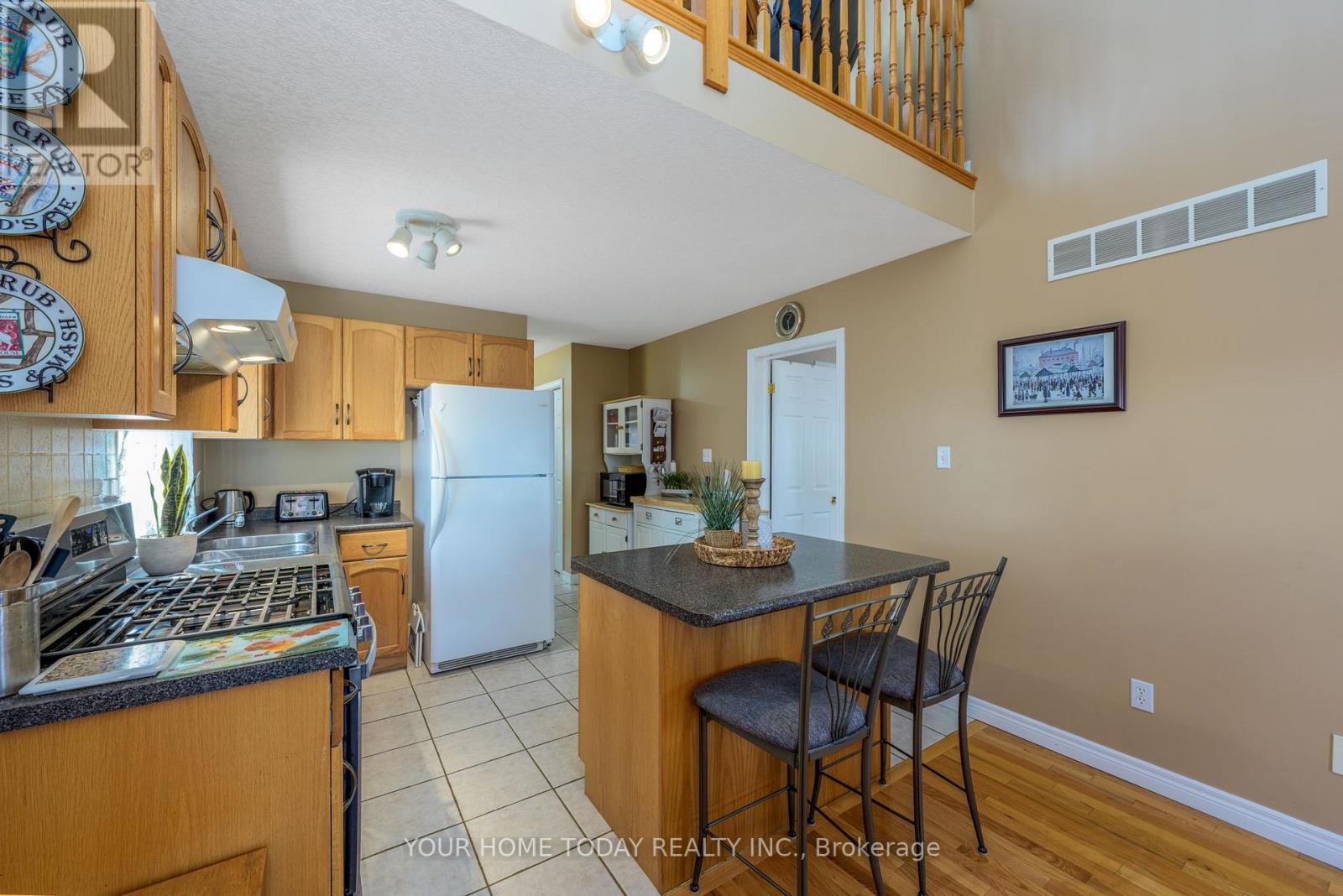 71 Doctor Moore Court, Halton Hills (Ac Acton), Ontario  L7J 3A6 - Photo 10 - W12797512