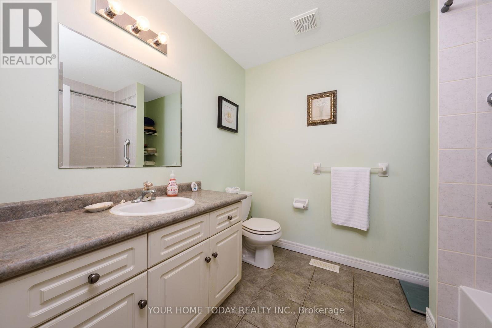 71 Doctor Moore Court, Halton Hills (Ac Acton), Ontario  L7J 3A6 - Photo 19 - W12797512