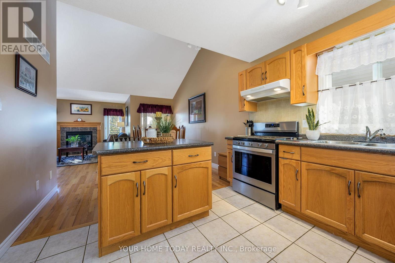 71 Doctor Moore Court, Halton Hills (Ac Acton), Ontario  L7J 3A6 - Photo 7 - W12797512