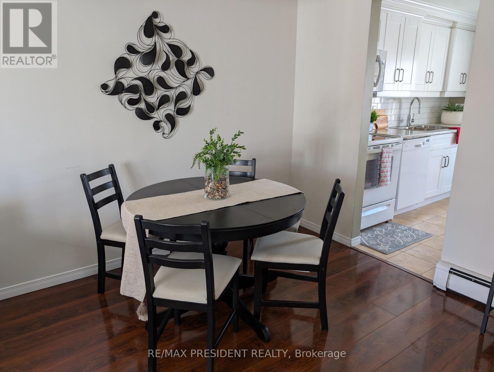 12 Hill Street, Halton Hills (Ac Acton), Ontario  L7J 2W2 - Photo 11 - W12798090