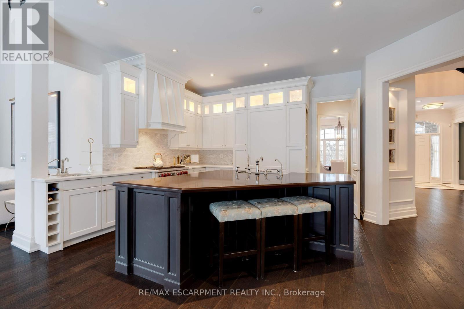 4 Holdroyd Court, Halton Hills (Glen Williams), Ontario  L7G 0E8 - Photo 10 - W12798106