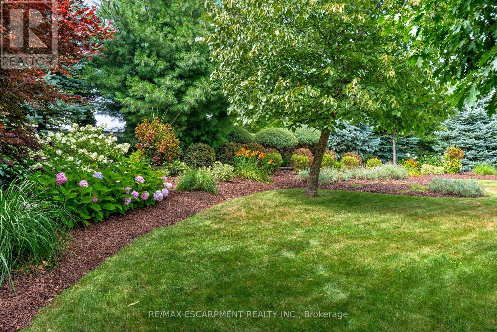 4 Holdroyd Court, Halton Hills (Glen Williams), Ontario  L7G 0E8 - Photo 39 - W12798106