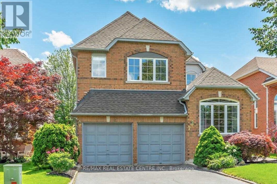 7 Curry Crescent, Halton Hills (Georgetown), Ontario  L7G 5L4 - Photo 2 - W12800518
