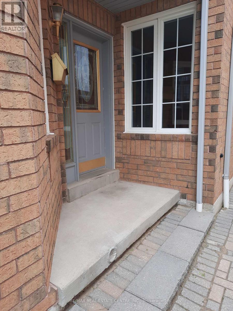 7 Curry Crescent, Halton Hills (Georgetown), Ontario  L7G 5L4 - Photo 4 - W12800518