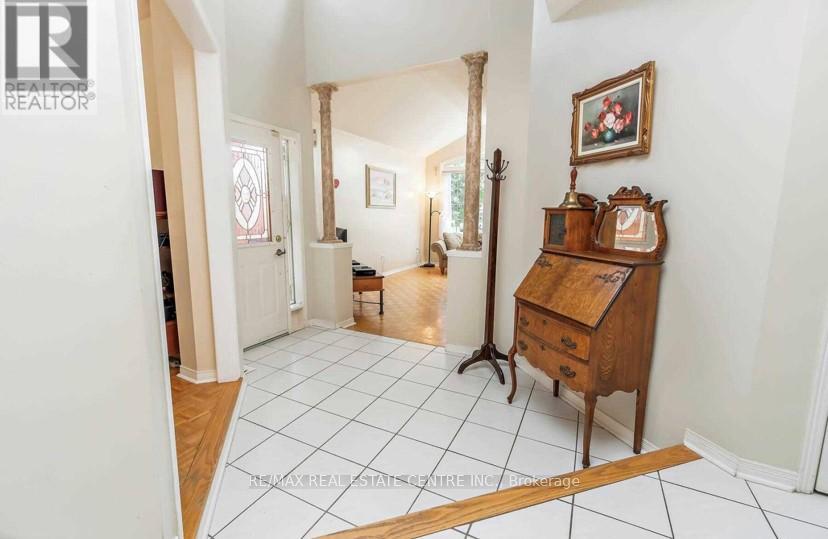 7 Curry Crescent, Halton Hills (Georgetown), Ontario  L7G 5L4 - Photo 5 - W12800518