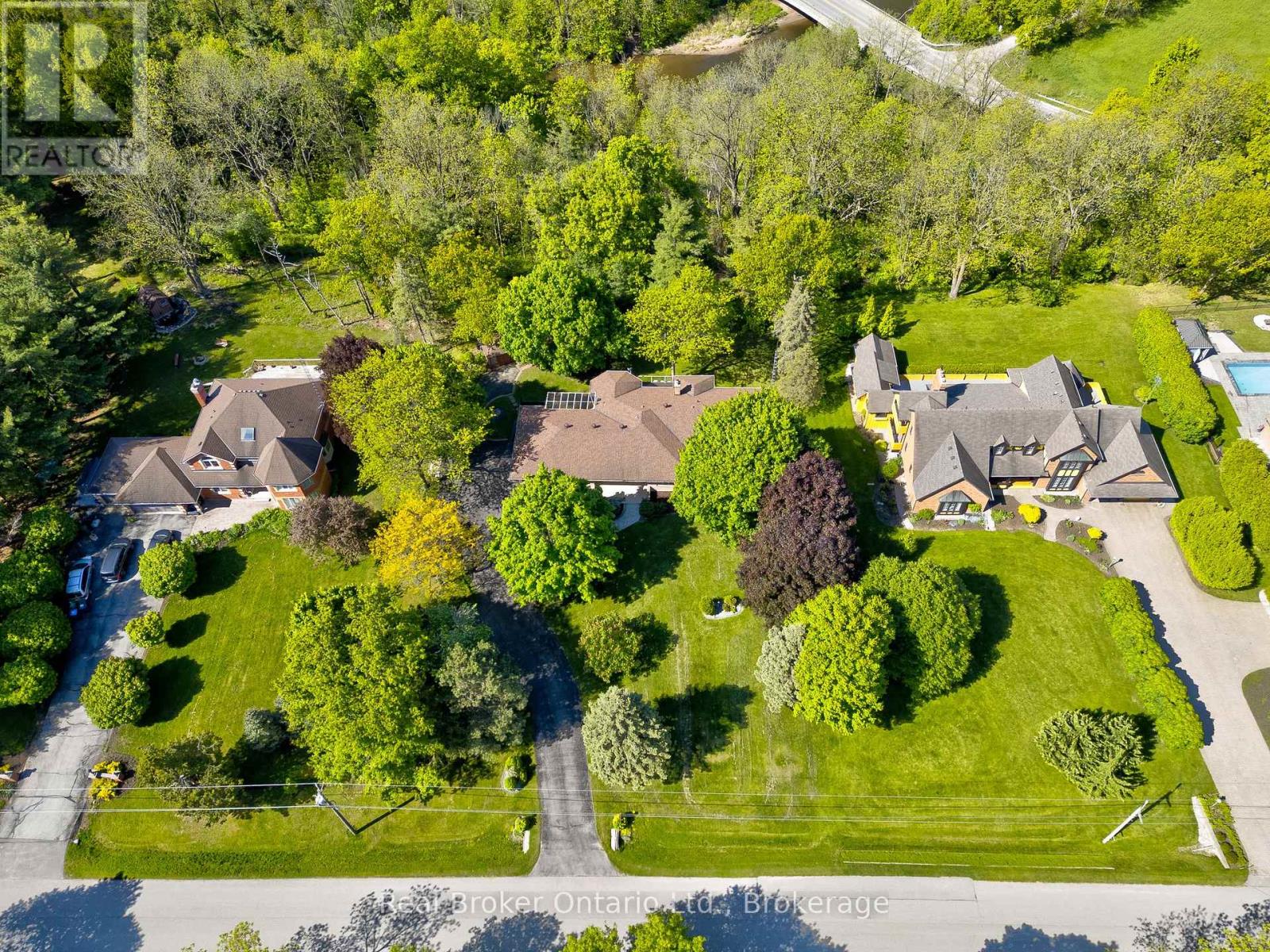 10158 Old Pine Crest Road, Halton Hills (Rural Halton Hills), Ontario  L0P 1K0 - Photo 3 - W12800796