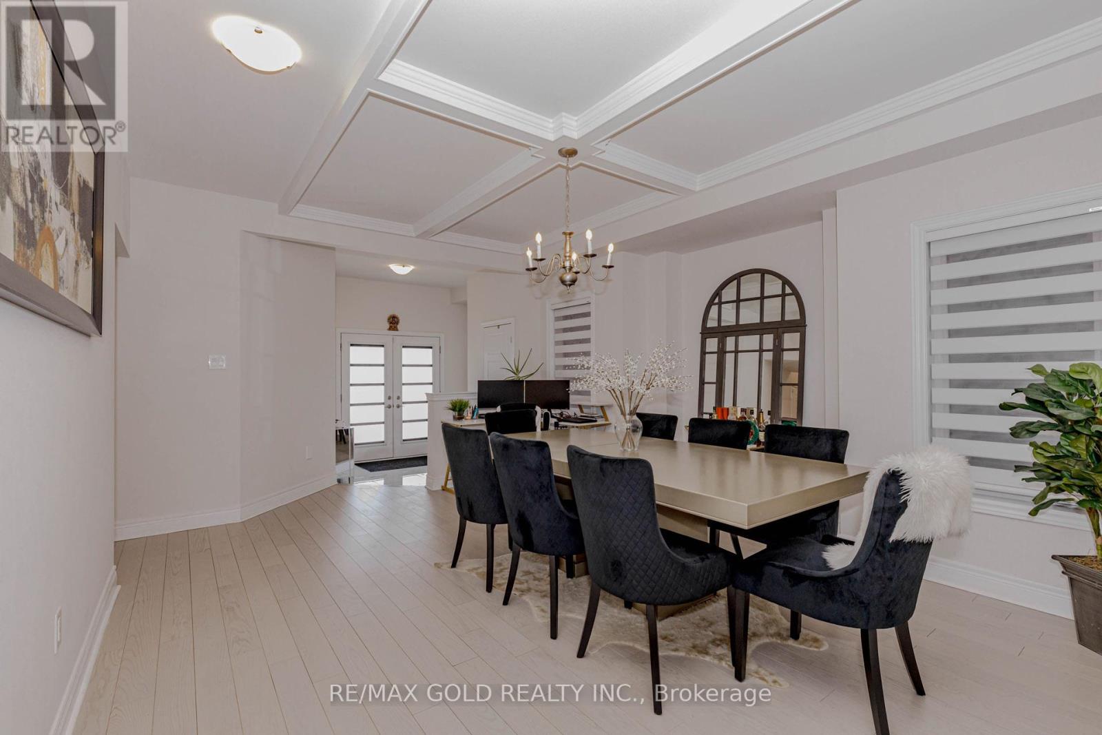 18 Branigan Crescent, Halton Hills (Georgetown), Ontario  L7G 0N2 - Photo 9 - W12802578