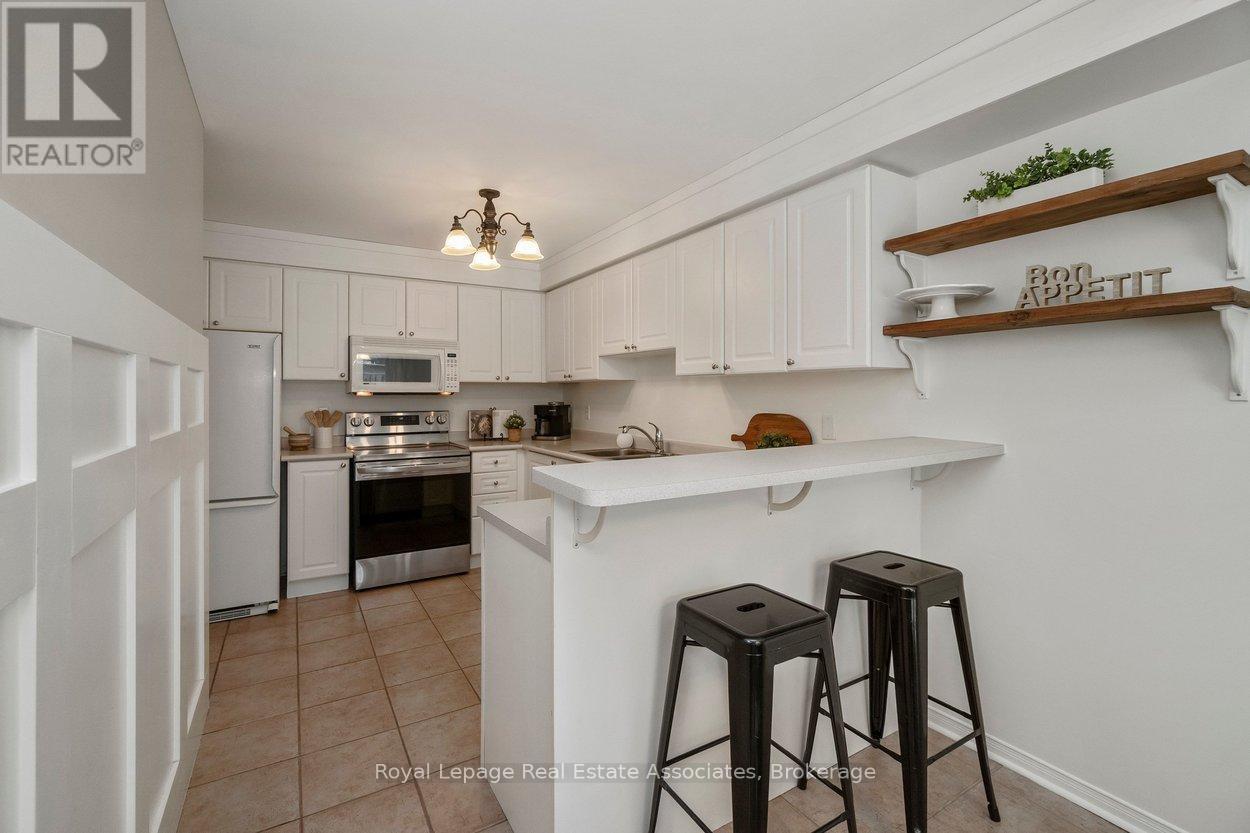 42 Harriet Street, Halton Hills (Georgetown), Ontario  L7G 5W7 - Photo 17 - W12802902