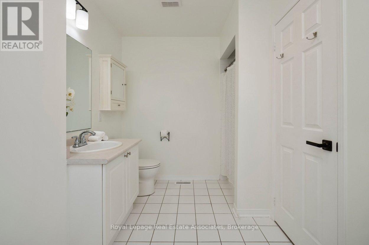 42 Harriet Street, Halton Hills (Georgetown), Ontario  L7G 5W7 - Photo 25 - W12802902