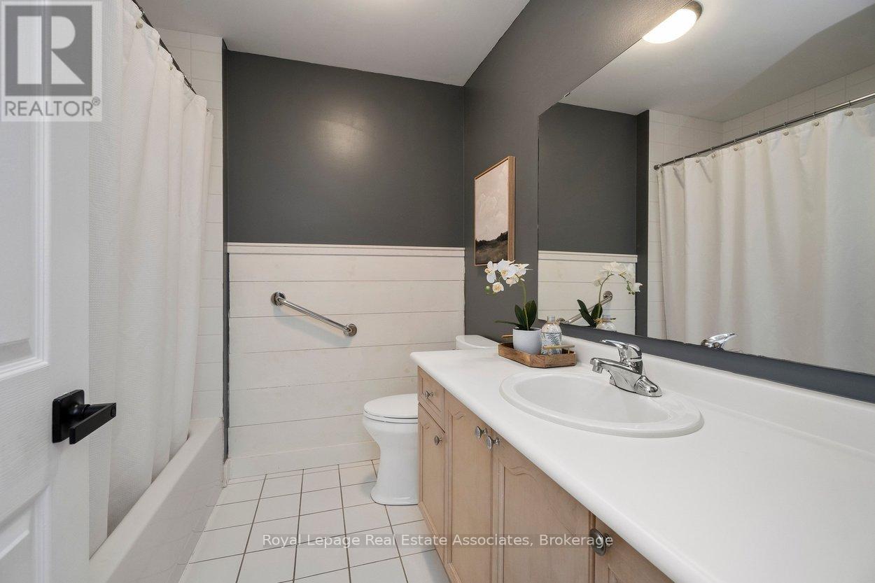 42 Harriet Street, Halton Hills (Georgetown), Ontario  L7G 5W7 - Photo 32 - W12802902