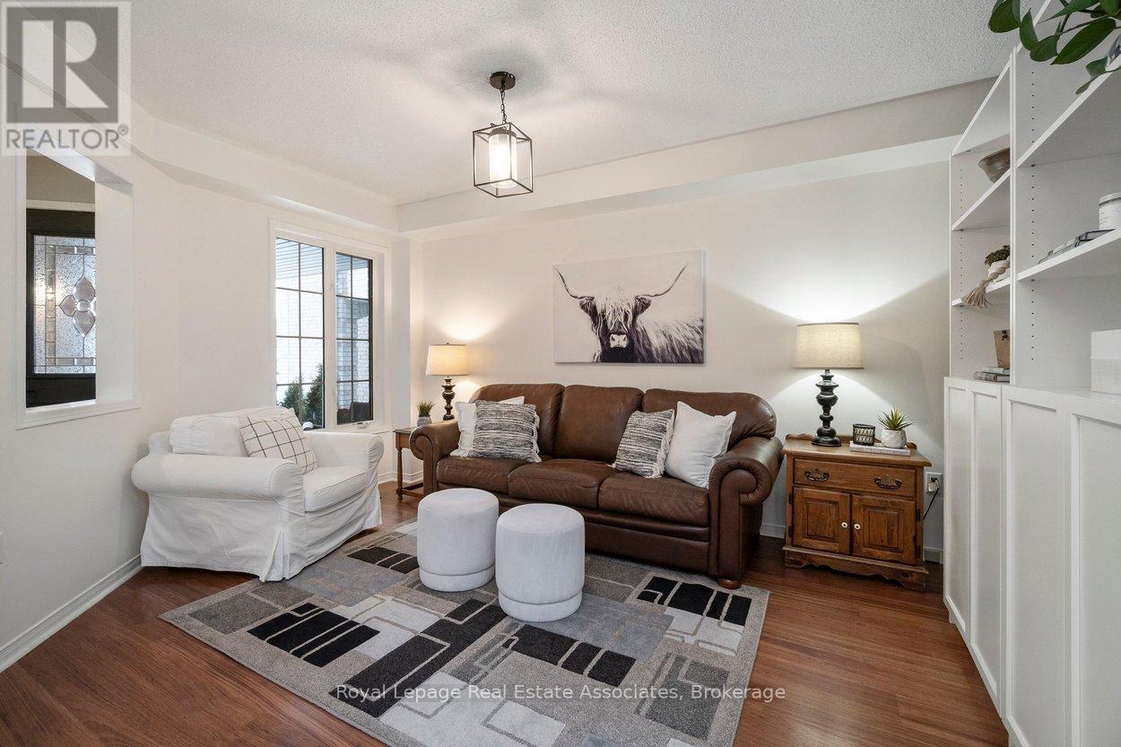 42 Harriet Street, Halton Hills (Georgetown), Ontario  L7G 5W7 - Photo 6 - W12802902