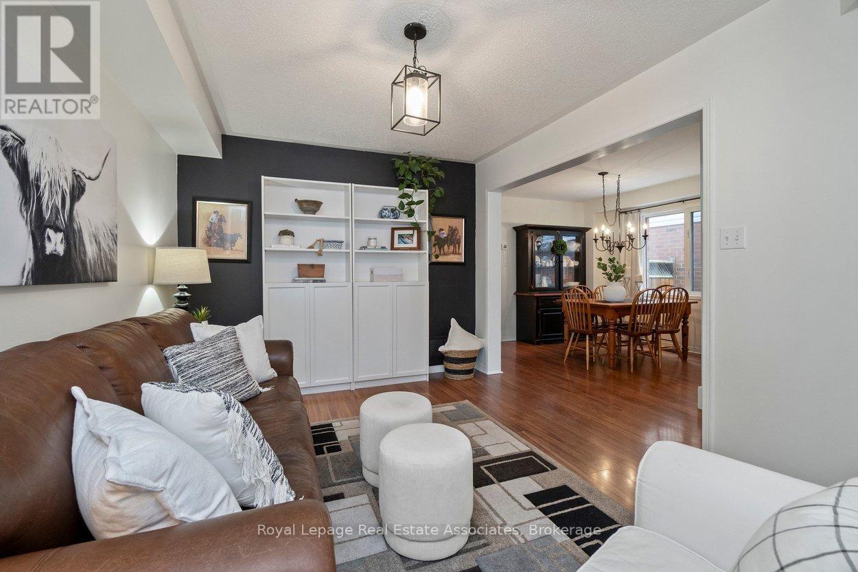 42 Harriet Street, Halton Hills (Georgetown), Ontario  L7G 5W7 - Photo 8 - W12802902