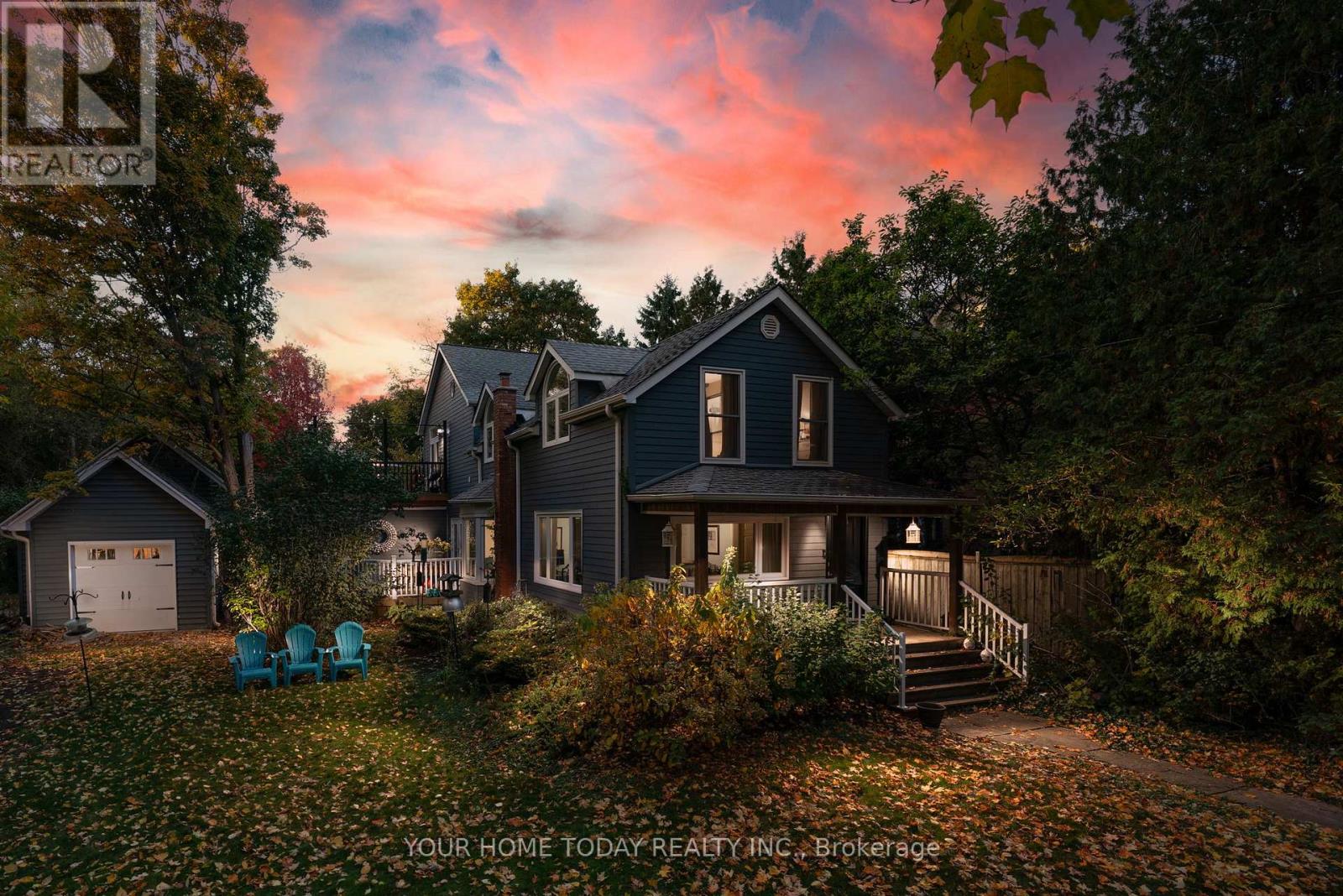 15 Queen Street, Halton Hills (Georgetown), Ontario  L7G 2E3 - Photo 1 - W12803504