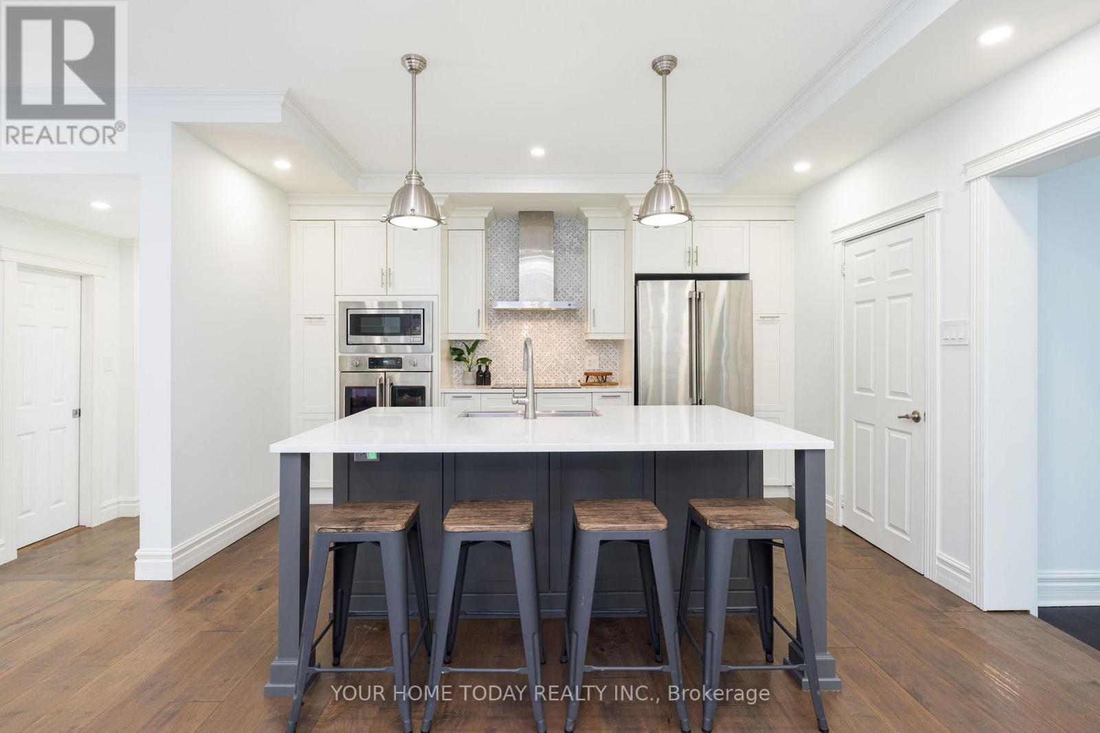 15 Queen Street, Halton Hills (Georgetown), Ontario  L7G 2E3 - Photo 12 - W12803504