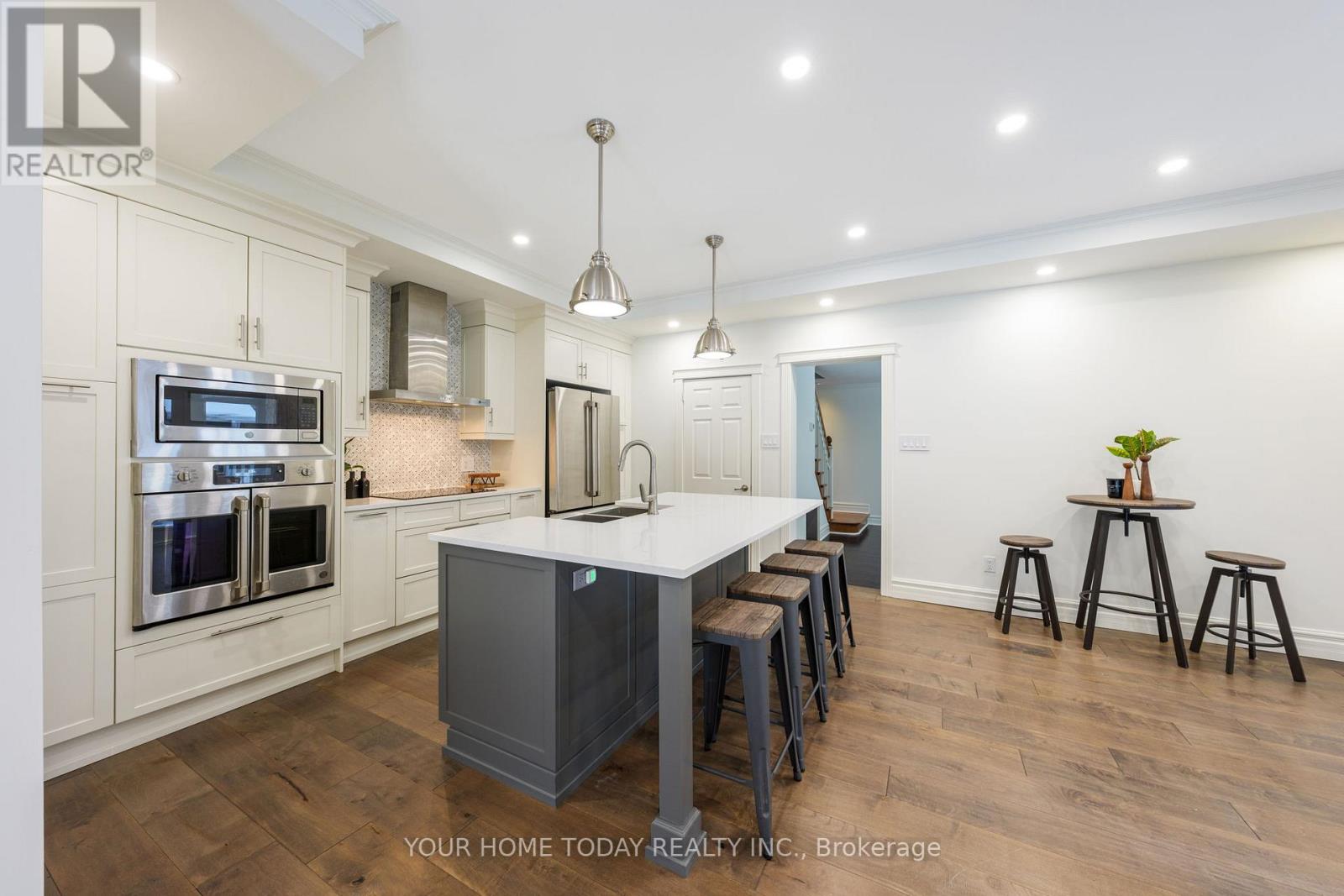 15 Queen Street, Halton Hills (Georgetown), Ontario  L7G 2E3 - Photo 13 - W12803504