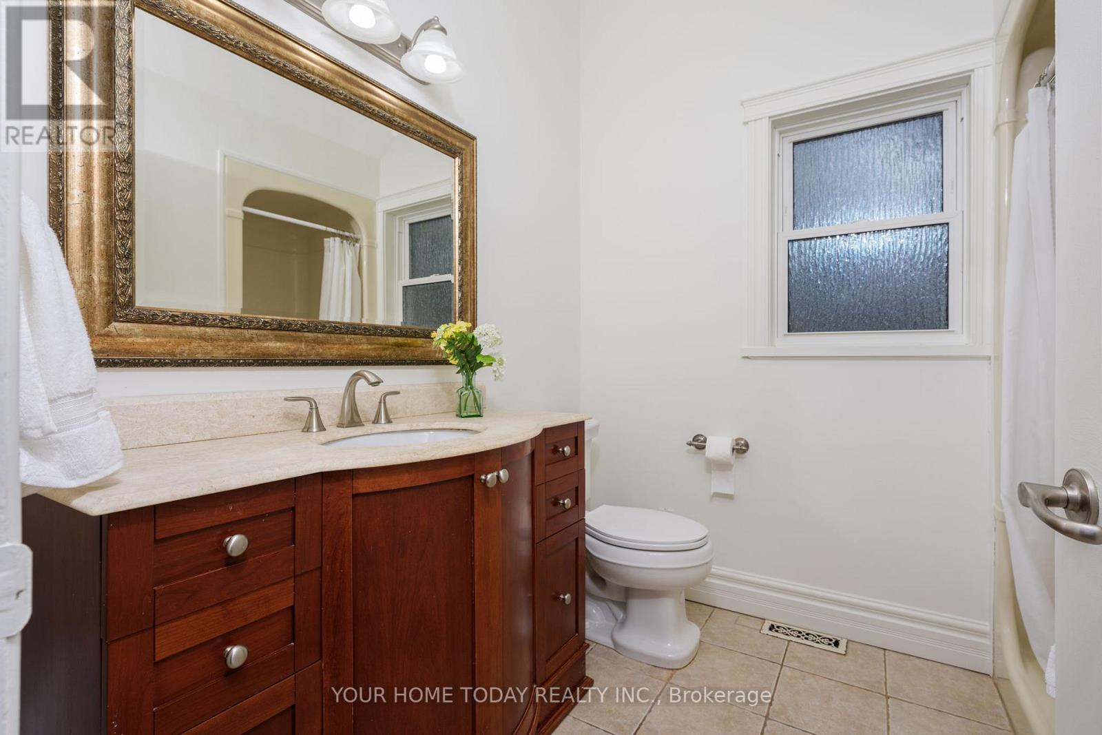 15 Queen Street, Halton Hills (Georgetown), Ontario  L7G 2E3 - Photo 28 - W12803504